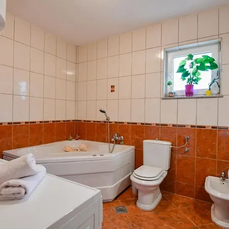 Lovro In Imotski, Private Pool Gornji Vinjani